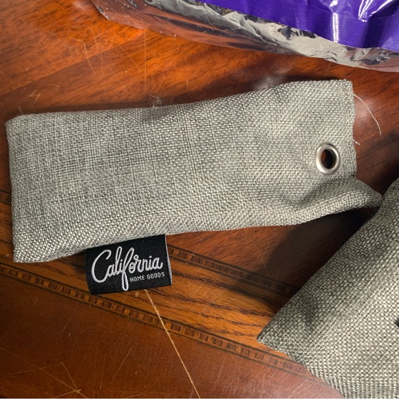 Set of 2 Bags of California Home Goods Gym Bag and Deodorizer Packs - Picture 6 of 6